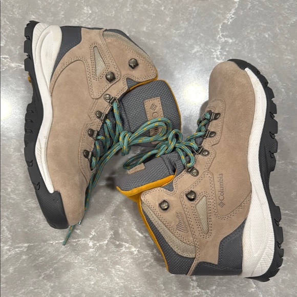 Columbia Newton Ridge Waterproof Hiking Boots Tan Gray Orange NWOT - Picture 5 of 6